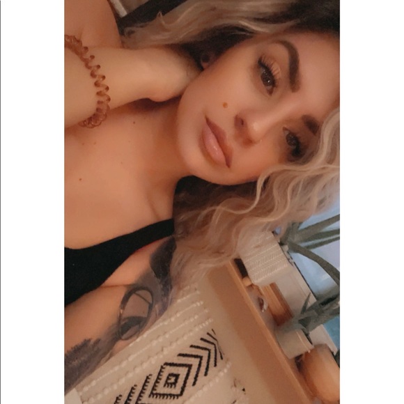 Meet your Posher, Sarah - Picture 1 of 1